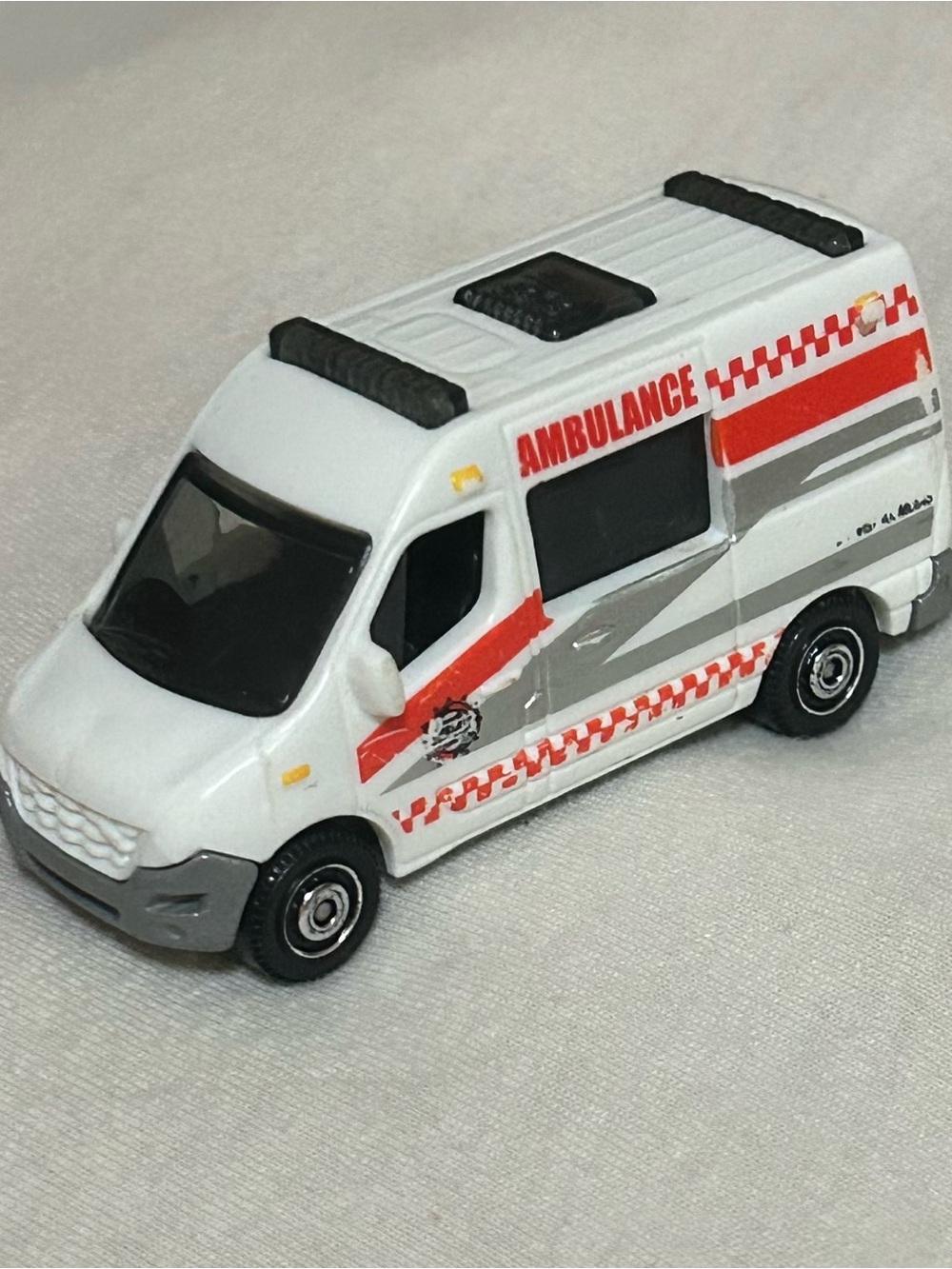 Matchbox Renault Master Ambulance (MB865) - White/Red MBX First Responders